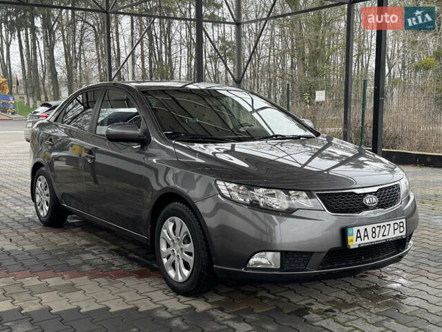 Серый Киа Черато, объемом двигателя 1.6 л и пробегом 141 тыс. км за 9800 $, фото 11 на Automoto.ua