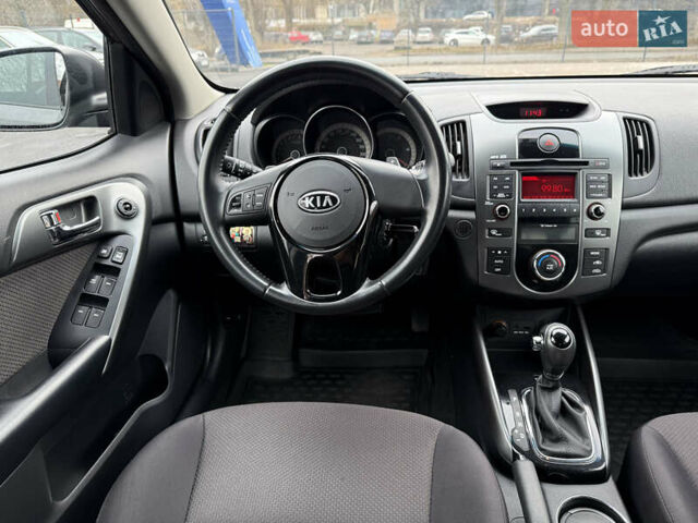 Серый Киа Черато, объемом двигателя 1.6 л и пробегом 141 тыс. км за 9799 $, фото 8 на Automoto.ua