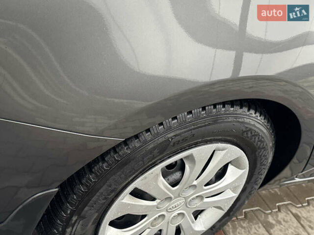 Серый Киа Черато, объемом двигателя 1.6 л и пробегом 141 тыс. км за 9800 $, фото 19 на Automoto.ua