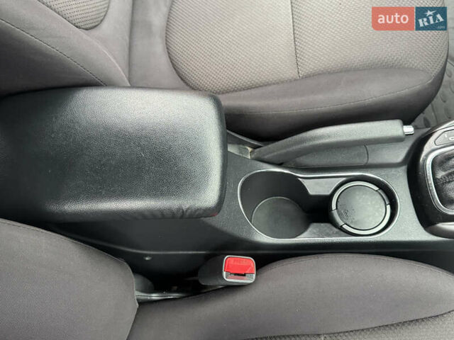 Серый Киа Черато, объемом двигателя 1.6 л и пробегом 141 тыс. км за 9800 $, фото 38 на Automoto.ua