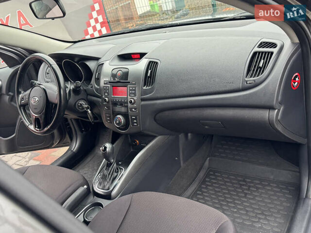 Серый Киа Черато, объемом двигателя 1.6 л и пробегом 141 тыс. км за 9800 $, фото 40 на Automoto.ua