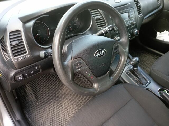 Серый Киа Черато, объемом двигателя 1.8 л и пробегом 218 тыс. км за 9500 $, фото 5 на Automoto.ua