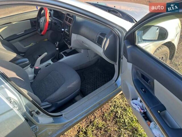 Синий Киа Черато, объемом двигателя 1.6 л и пробегом 350 тыс. км за 3000 $, фото 11 на Automoto.ua