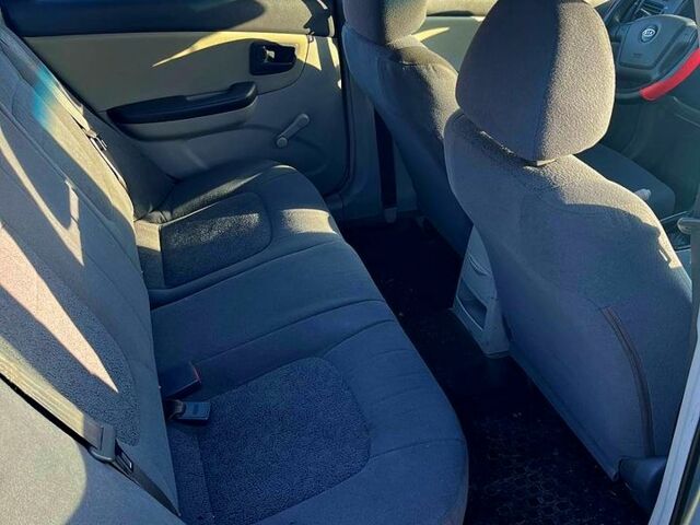 Синий Киа Черато, объемом двигателя 1.6 л и пробегом 350 тыс. км за 3000 $, фото 9 на Automoto.ua