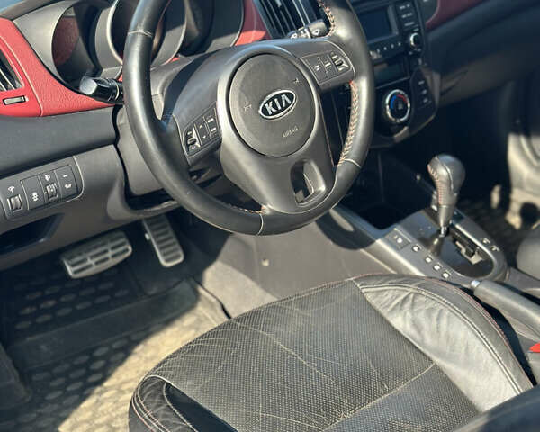 Синий Киа Черато, объемом двигателя 1.96 л и пробегом 252 тыс. км за 6800 $, фото 7 на Automoto.ua