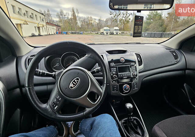 Синій Кіа Черато, об'ємом двигуна 1.59 л та пробігом 88 тис. км за 8400 $, фото 8 на Automoto.ua