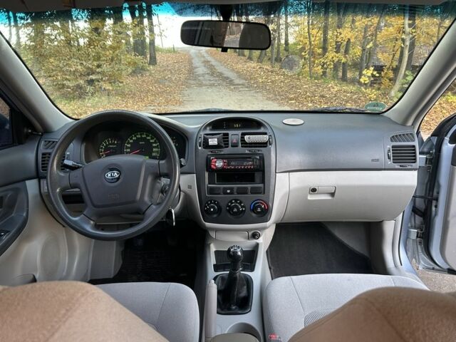 Синій Кіа Черато, об'ємом двигуна 1.6 л та пробігом 255 тис. км за 3750 $, фото 7 на Automoto.ua