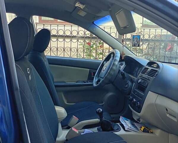 Синій Кіа Черато, об'ємом двигуна 1.6 л та пробігом 289 тис. км за 4000 $, фото 5 на Automoto.ua