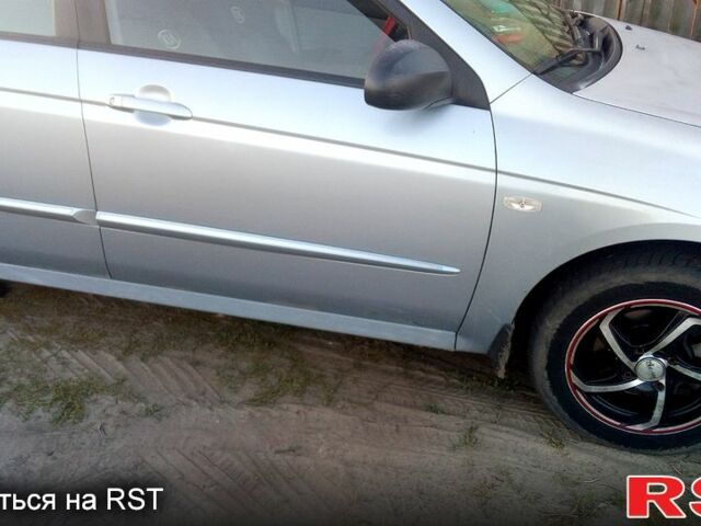 Киа Черато 2007 в Черкассах на Automoto.ua Синий Киа Черато, объемом двигателя 1.6 л и пробегом 457 тыс. км за 4600 $, фото 3 на Automoto.ua