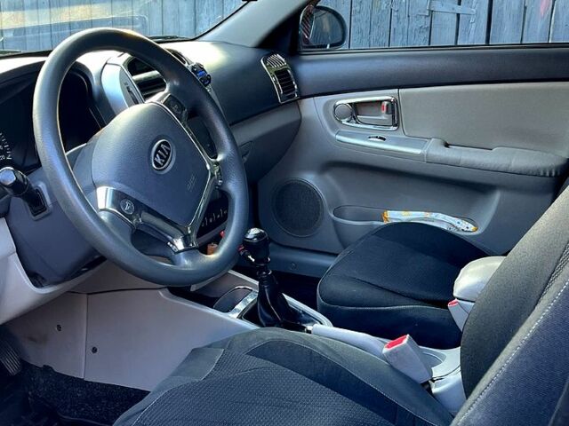 Синий Киа Черато, объемом двигателя 1.6 л и пробегом 183 тыс. км за 4500 $, фото 7 на Automoto.ua