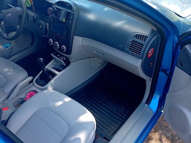 Синій Кіа Черато, об'ємом двигуна 1.6 л та пробігом 300 тис. км за 4000 $, фото 6 на Automoto.ua