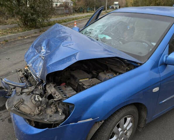 Синий Киа Черато, объемом двигателя 1.6 л и пробегом 140 тыс. км за 1400 $, фото 1 на Automoto.ua