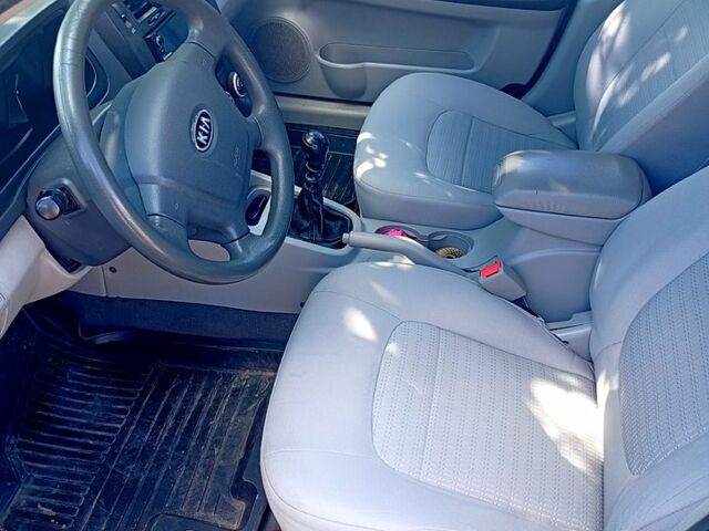 Синій Кіа Черато, об'ємом двигуна 1.6 л та пробігом 300 тис. км за 4000 $, фото 5 на Automoto.ua