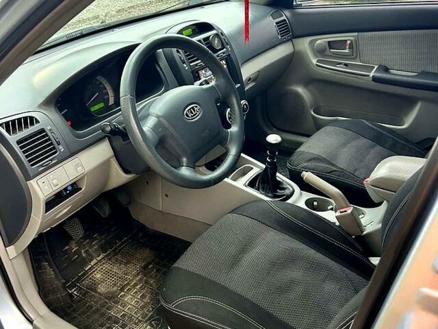 Синій Кіа Черато, об'ємом двигуна 1.6 л та пробігом 182 тис. км за 5000 $, фото 4 на Automoto.ua