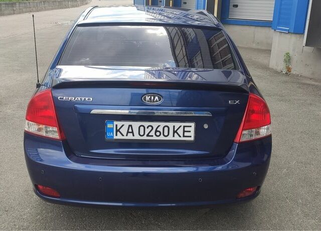 Синий Киа Черато, объемом двигателя 2 л и пробегом 420 тыс. км за 3900 $, фото 3 на Automoto.ua