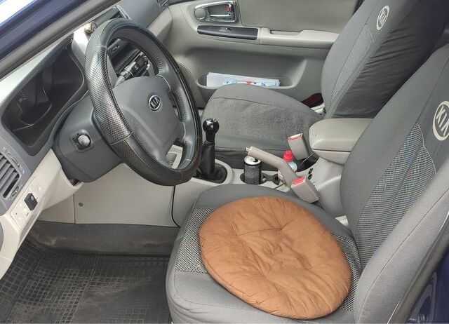 Синий Киа Черато, объемом двигателя 2 л и пробегом 420 тыс. км за 3900 $, фото 5 на Automoto.ua