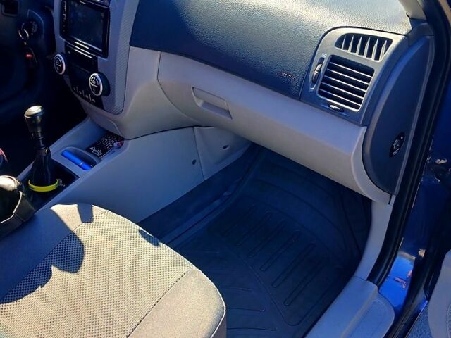 Синій Кіа Черато, об'ємом двигуна 1.6 л та пробігом 205 тис. км за 4500 $, фото 10 на Automoto.ua