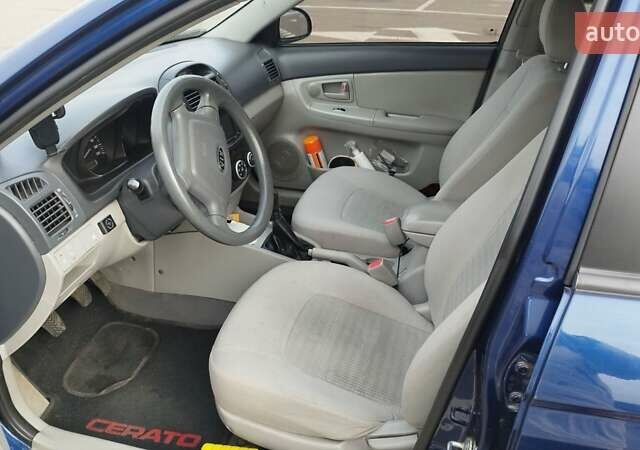 Синий Киа Черато, объемом двигателя 1.59 л и пробегом 253 тыс. км за 4700 $, фото 5 на Automoto.ua