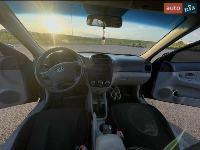 Киа Черато 2008 в Ровно на Automoto.ua Синий Киа Черато, объемом двигателя 1.58 л и пробегом 211 тыс. км за 4800 $, фото 7 на Automoto.ua