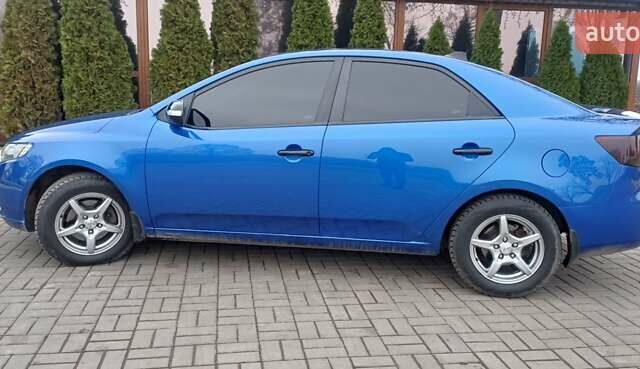 Синий Киа Черато, объемом двигателя 1.59 л и пробегом 240 тыс. км за 6450 $, фото 4 на Automoto.ua