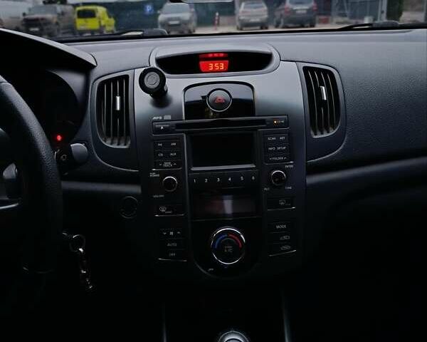 Синій Кіа Черато, об'ємом двигуна 1.59 л та пробігом 220 тис. км за 9500 $, фото 13 на Automoto.ua