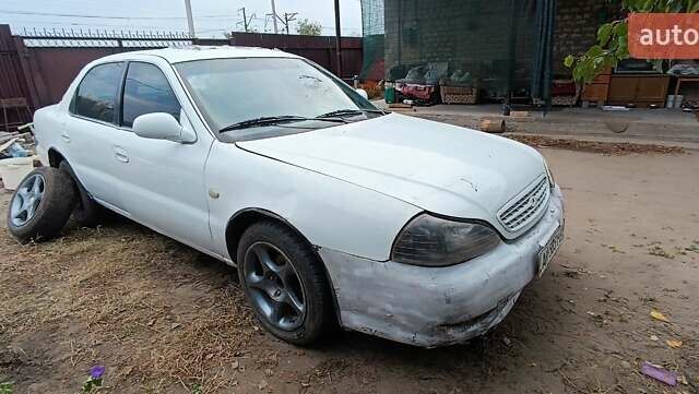 Белый Киа Кларус, объемом двигателя 1.8 л и пробегом 240 тыс. км за 427 $, фото 2 на Automoto.ua