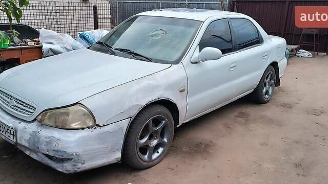 Белый Киа Кларус, объемом двигателя 1.8 л и пробегом 240 тыс. км за 427 $, фото 4 на Automoto.ua