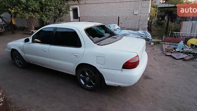 Белый Киа Кларус, объемом двигателя 1.8 л и пробегом 240 тыс. км за 427 $, фото 1 на Automoto.ua