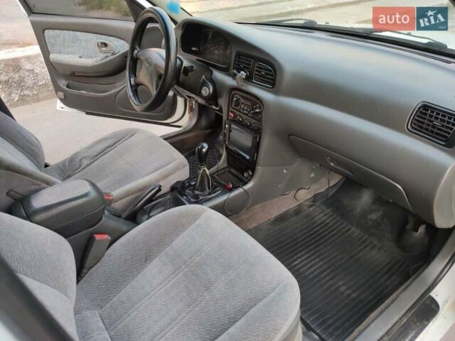 Белый Киа Кларус, объемом двигателя 2 л и пробегом 338 тыс. км за 1900 $, фото 4 на Automoto.ua