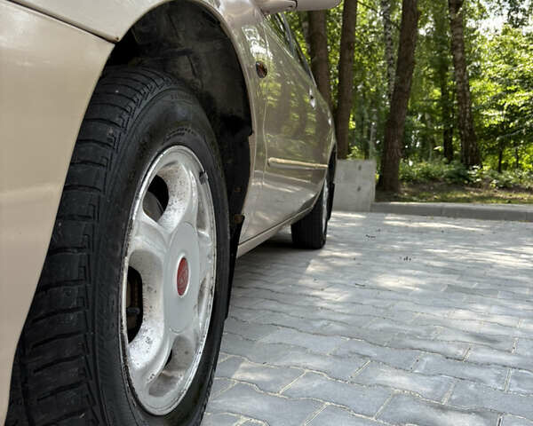 Бежевий Кіа Кларус, об'ємом двигуна 2 л та пробігом 239 тис. км за 2550 $, фото 9 на Automoto.ua