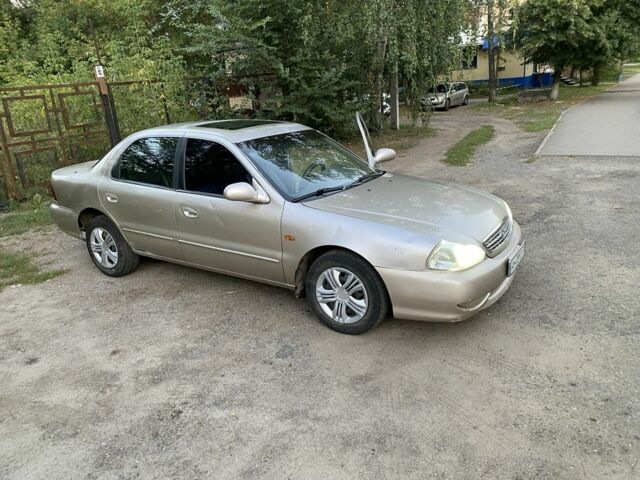 Бежевий Кіа Кларус, об'ємом двигуна 2 л та пробігом 327 тис. км за 2000 $, фото 3 на Automoto.ua