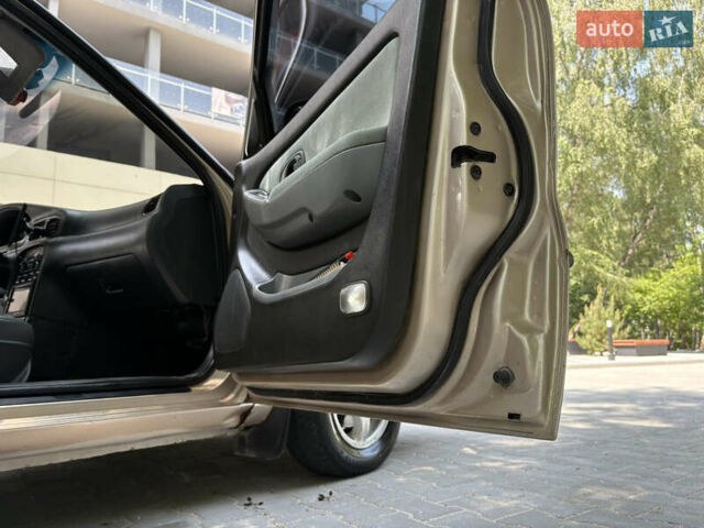 Бежевий Кіа Кларус, об'ємом двигуна 2 л та пробігом 239 тис. км за 2550 $, фото 23 на Automoto.ua