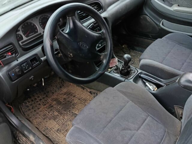 Черный Киа Кларус, объемом двигателя 1.8 л и пробегом 200 тыс. км за 650 $, фото 2 на Automoto.ua