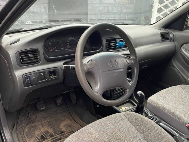 Черный Киа Кларус, объемом двигателя 2 л и пробегом 310 тыс. км за 1750 $, фото 2 на Automoto.ua