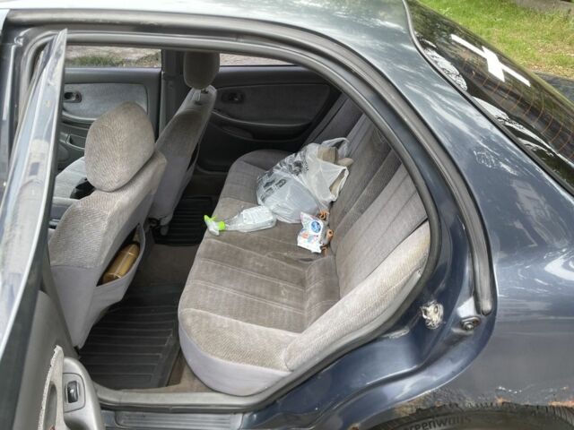 Сірий Кіа Кларус, об'ємом двигуна 2 л та пробігом 350 тис. км за 951 $, фото 5 на Automoto.ua