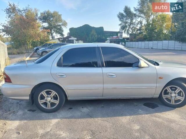 Сірий Кіа Кларус, об'ємом двигуна 2 л та пробігом 352 тис. км за 2000 $, фото 6 на Automoto.ua