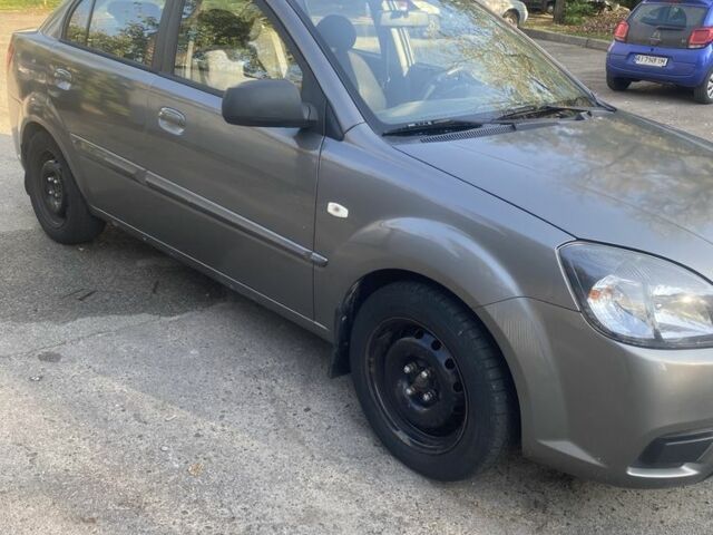 Серый Киа Кларус, объемом двигателя 1.4 л и пробегом 179 тыс. км за 4000 $, фото 2 на Automoto.ua