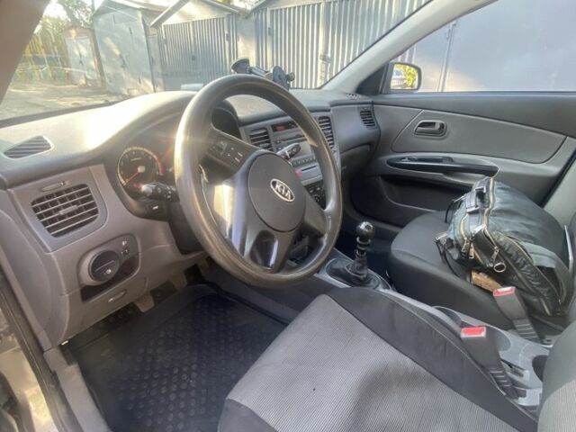 Серый Киа Кларус, объемом двигателя 1.4 л и пробегом 179 тыс. км за 4000 $, фото 9 на Automoto.ua