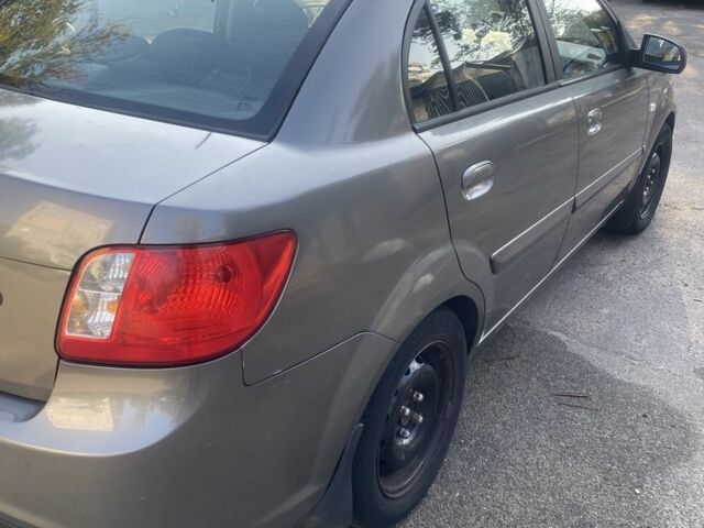 Серый Киа Кларус, объемом двигателя 1.4 л и пробегом 179 тыс. км за 4000 $, фото 3 на Automoto.ua