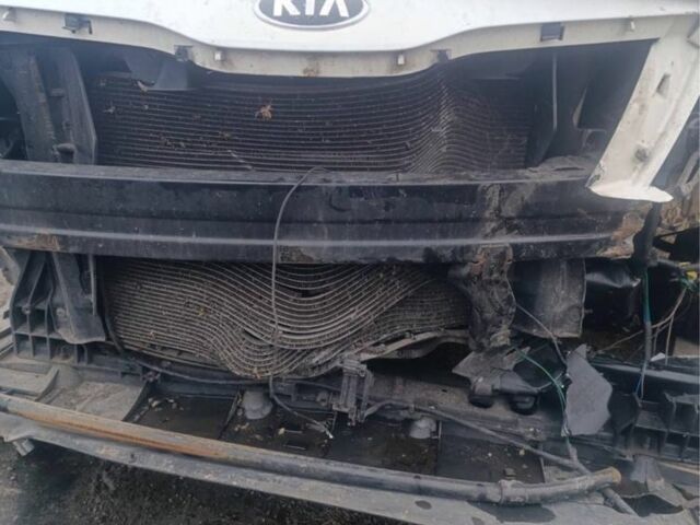 Білий Кіа Інша, об'ємом двигуна 2 л та пробігом 190 тис. км за 4724 $, фото 13 на Automoto.ua