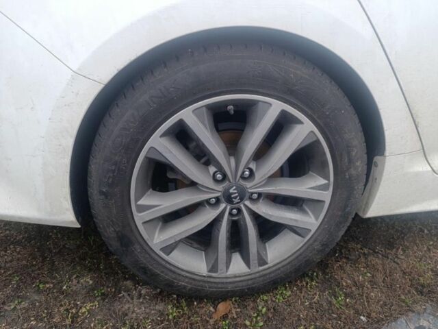 Білий Кіа Інша, об'ємом двигуна 2 л та пробігом 190 тис. км за 4724 $, фото 5 на Automoto.ua