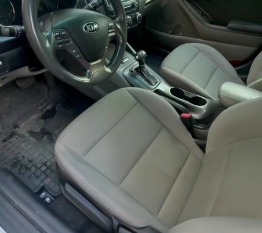 Киа Другая 2013 в Житомире на Automoto.ua Белый Киа Другая, объемом двигателя 1.8 л и пробегом 230 тыс. км за 7600 $, фото 4 на Automoto.ua