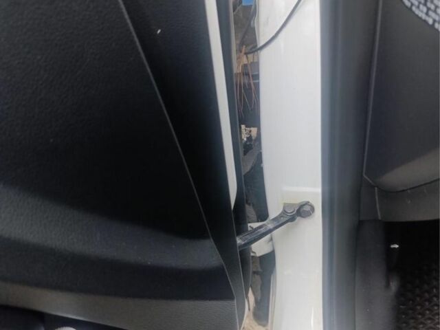 Білий Кіа Інша, об'ємом двигуна 2 л та пробігом 190 тис. км за 4724 $, фото 6 на Automoto.ua