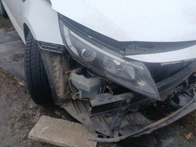 Білий Кіа Інша, об'ємом двигуна 2 л та пробігом 190 тис. км за 4724 $, фото 1 на Automoto.ua