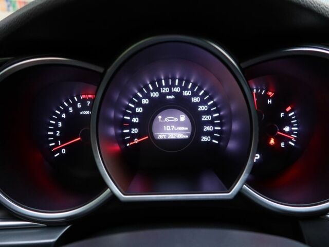 Белый Киа Другая, объемом двигателя 2 л и пробегом 202 тыс. км за 11800 $, фото 4 на Automoto.ua