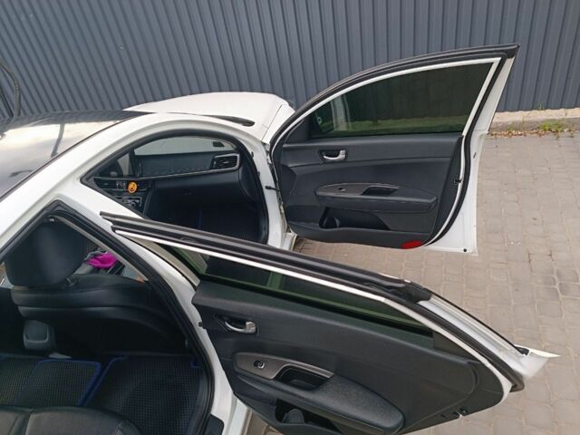 Белый Киа Другая, объемом двигателя 2 л и пробегом 150 тыс. км за 11500 $, фото 7 на Automoto.ua