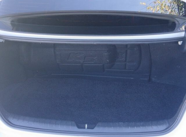 Білий Кіа Інша, об'ємом двигуна 2 л та пробігом 270 тис. км за 11000 $, фото 5 на Automoto.ua