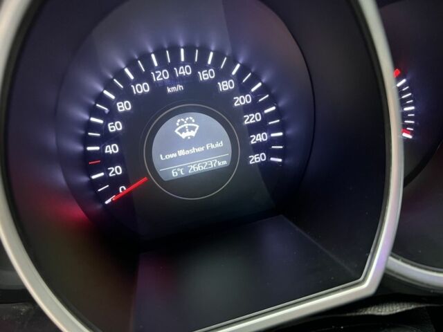 Белый Киа Другая, объемом двигателя 2 л и пробегом 266 тыс. км за 9900 $, фото 1 на Automoto.ua