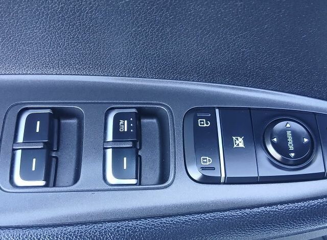 Білий Кіа Інша, об'ємом двигуна 2 л та пробігом 270 тис. км за 11000 $, фото 10 на Automoto.ua