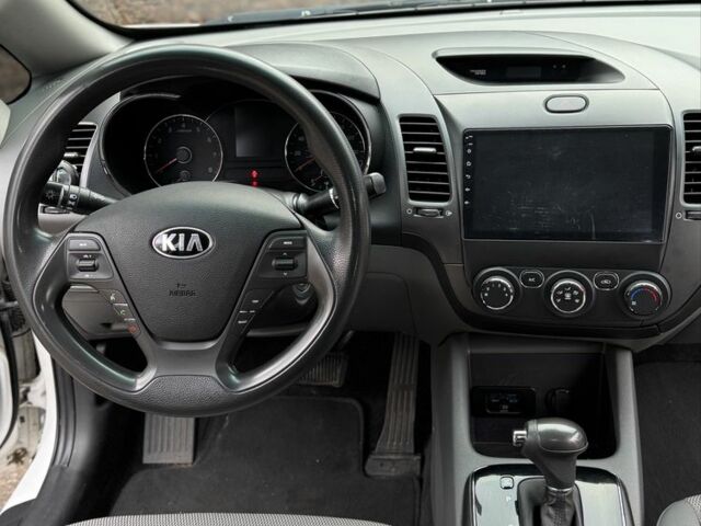 Белый Киа Другая, объемом двигателя 2 л и пробегом 233 тыс. км за 8200 $, фото 7 на Automoto.ua